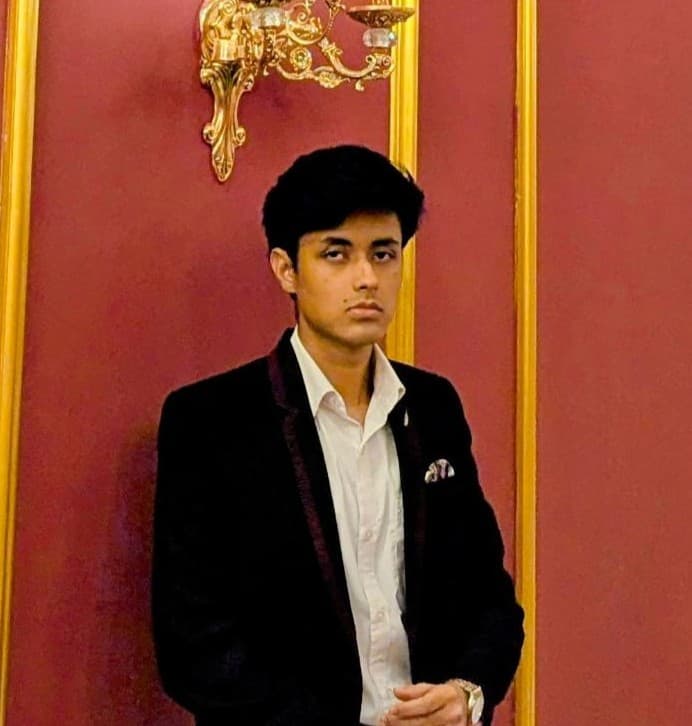 Imtiaj, business owner of Digicam Market